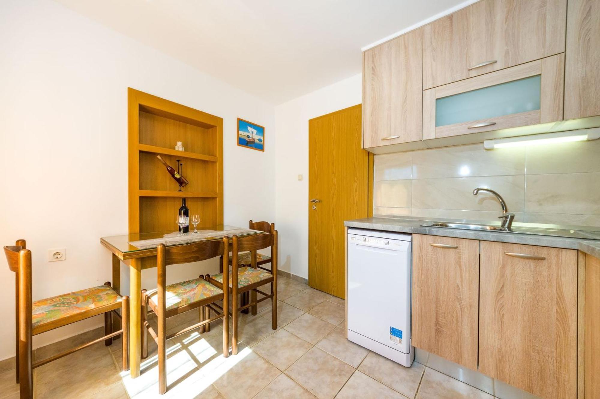 Apartments With A Parking Space Nin, Zadar - 10414 部屋 写真